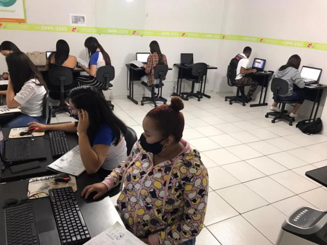 Laboratório de Informática — estrutura da MULT Profissões Anápolis Laboratório de Informática — estrutura da MULT Profissões Anápolis
