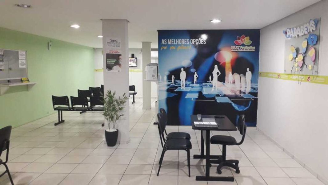 Pátio Interno — estrutura da MULT Profissões Anápolis Pátio Interno — estrutura da MULT Profissões Anápolis