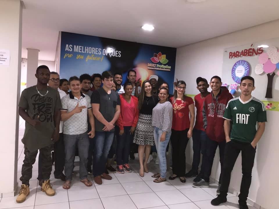 Entrega de Certificados 03 — estrutura da MULT Profissões Anápolis