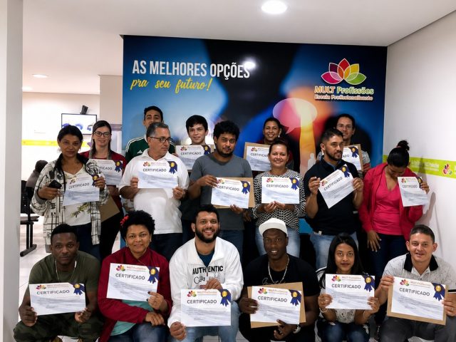 Turma da MULT Profissões Anápolis na entrega dos certificados de conclusão do curso profissionalizante Turma da MULT Profissões Anápolis na entrega dos certificados de conclusão do curso profissionalizante