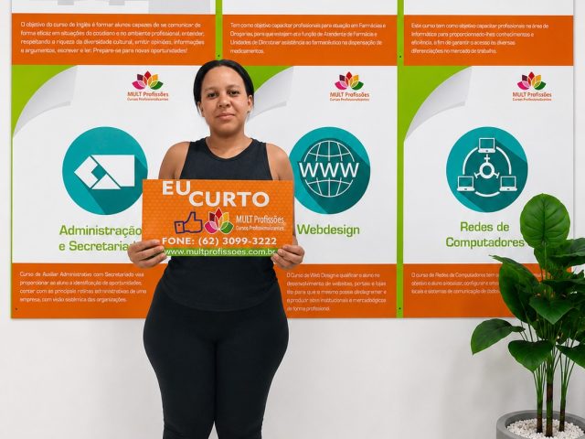 Painel com os cursos de inglês, atendente de farmácia, informática administrativa, administração, webdesign e redes em Anápolis Painel com os cursos de inglês, atendente de farmácia, informática administrativa, administração, webdesign e redes em Anápolis
